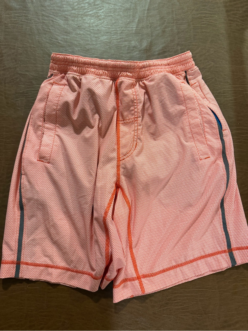 Lululemon mens medium Coral Athletic Shorts 8.5” inseam